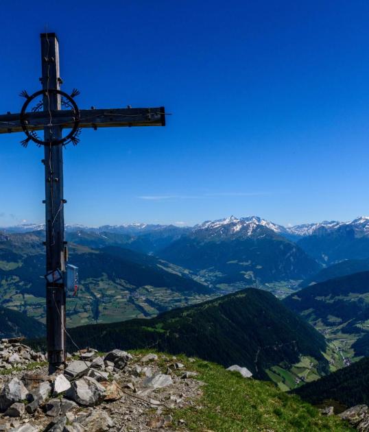 tv-ratschings-sommer-gipfelkreuz-jaufenspitz-by-guus-reinartz