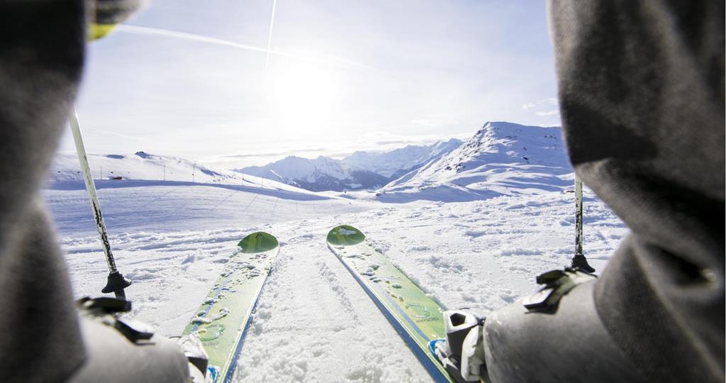 Sciare al sole per il gran finale invernale