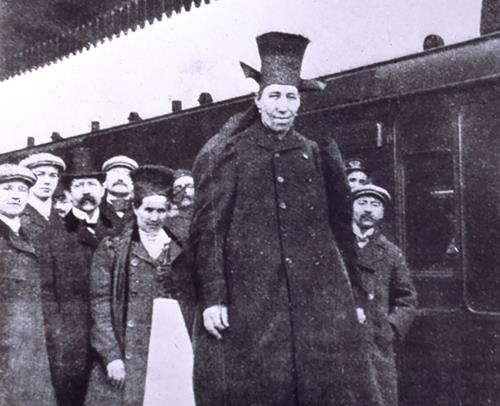 story-ridnauner-riesin-ankunft-in-london-1907